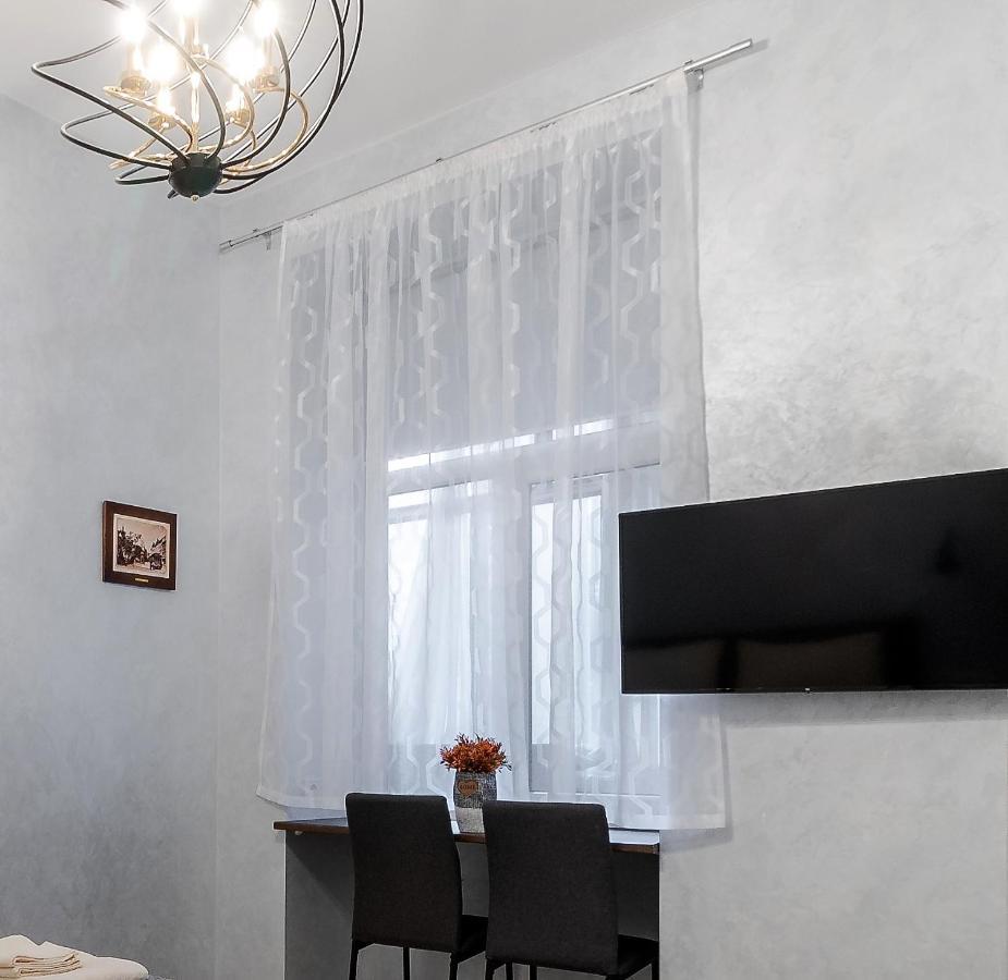 Golden Violin ! Apartments Lviv T Екстер'єр фото