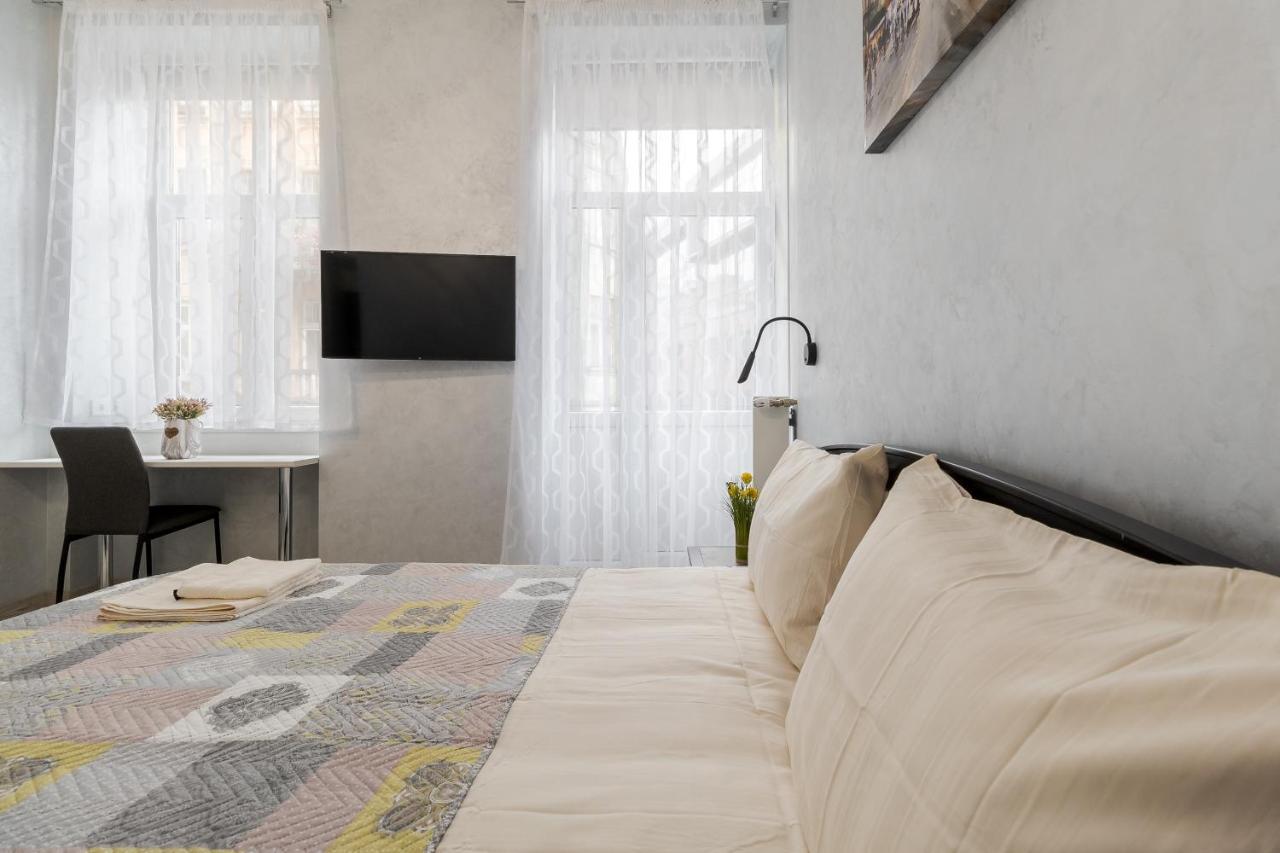 Golden Violin ! Apartments Lviv T Екстер'єр фото