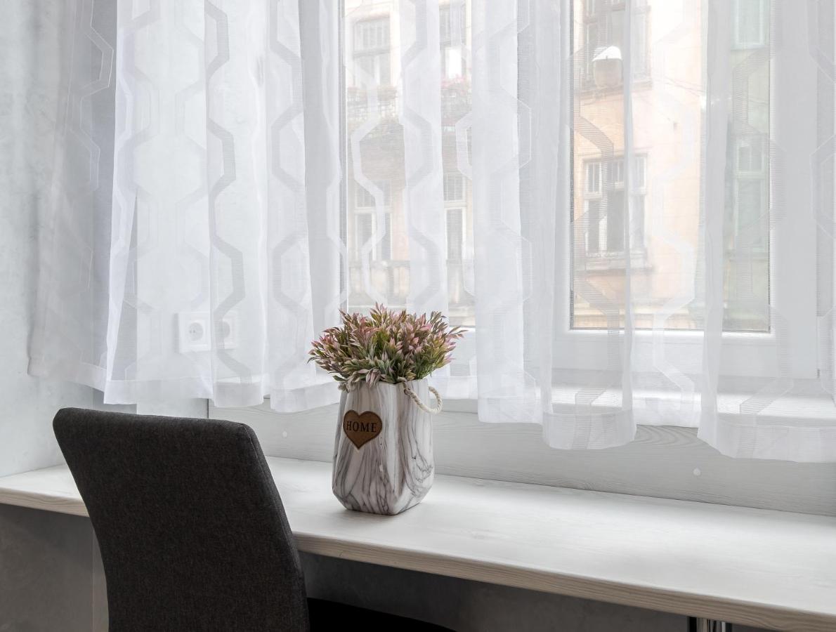 Golden Violin ! Apartments Lviv T Екстер'єр фото